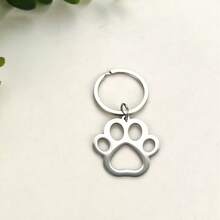 2pcs Cute Cat Claw Keychains, Simple & Fun Hollow Zinc Alloy Model Keychain, Stylish Couples Pendant Gift - Silver - View 4