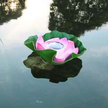 Lumières flottantes pour étang extérieur imperméables, lumières de fleurs de lotus solaires, lumières de jardin - associées à des lumières de feuille de lotus souhaitant pour une villa de cour, illuminées par énergie solaire pour créer une atmosphère onirique et poétique de paysage aquatique de cour