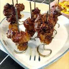 20 pièces/10 pièces/5 pièces Accessoires de friteuse à air, Mini brochettes universelles en acier inoxydable pour barbecue/bâtonnets de barbecue, Brochettes verticales en acier inoxydable pour barbecue, Grille verticale inclinée, Parfait pour la maison, l'extérieur, les fêtes, Noël et autres fêtes, vaisselle pour anniversaire