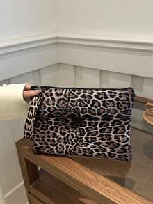 女士随机印花豹纹手拿包