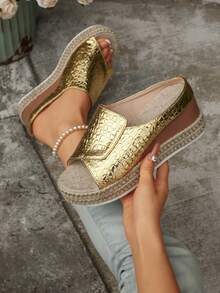 女士夏季新款大码一脚蹬高跟凉鞋，舒适厚底鞋，时尚百搭平底高跟休闲沙滩露趾坡跟凉鞋 - 金色 - 查看 1