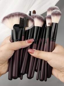 RANCAI 全新26件套酒红色化妆刷套装，带收纳袋 - 眼影刷、粉底刷，全套专业化妆工具，化妆刷套装，化妆刷套装，化妆刷套装，全套化妆刷，化妆刷套装，全套化妆工具，化妆刷套装，化妆刷套装，化妆礼盒套装