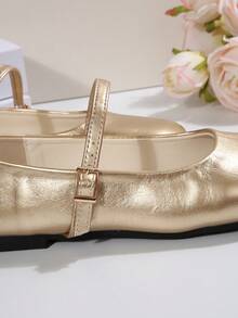 女士简约扣饰芭蕾平底鞋，时尚优雅的玛丽珍鞋，适合春秋冬四季。橡胶鞋底柔软耐用，提升足部舒适度。适合搭配工装、学生制服、休闲装、旅行装、优雅装扮。经典柔软舒适，体验非凡 - 金色 - 查看 5