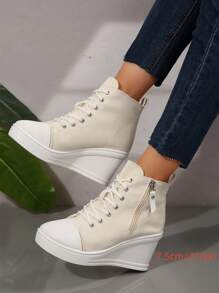 2025 Novo Tênis de Lona Branco de Plataforma Casual Tipo Cunha para Primavera/Outono, Sapatos Estudantis de Elevador Plano para Mulheres