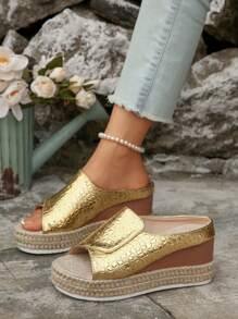 女士夏季新款大码一脚蹬高跟凉鞋，舒适厚底鞋，时尚百搭平底高跟休闲沙滩露趾坡跟凉鞋 - 金色 - 查看 6