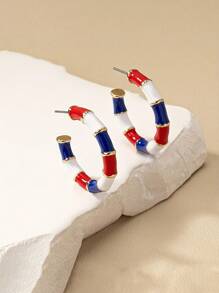1 par de brincos de argola de bambu vintage tricolor com gotejamento de óleo para mulheres, simples e modernos, adequados para a festa do Dia da Independência, uso diário