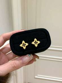 Stylever 1Pair 925 Sterling Silver Vintage High Feeling Light Luxury Zirconia Gold Brushed Hollowed Out Clover Stud Earrings For Women Fine Jewellery Suitable For Daily Wear Versatile Enough To Match Various Outfits And Perfect For Dating And Parties As Decorations