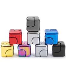 Cubo giratorio de metal de alta calidad - Mecanismo silencioso, diseño de entretenimiento 3 en 1, juguete de escritorio con carcasa completa, utilizado para habilidades motoras finas, concentración y relajación - Multicolor - Ver 10