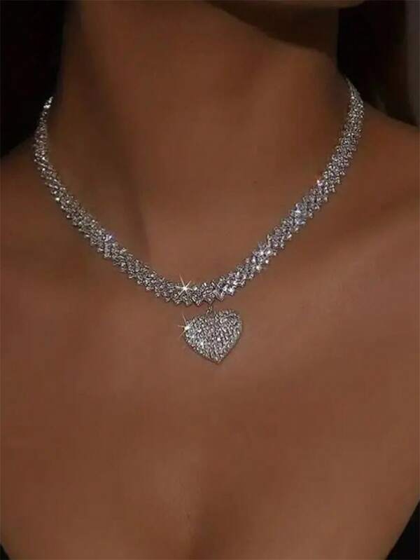 Fashionable Elegant Luxury Heart-Shaped Rhinestone Necklace