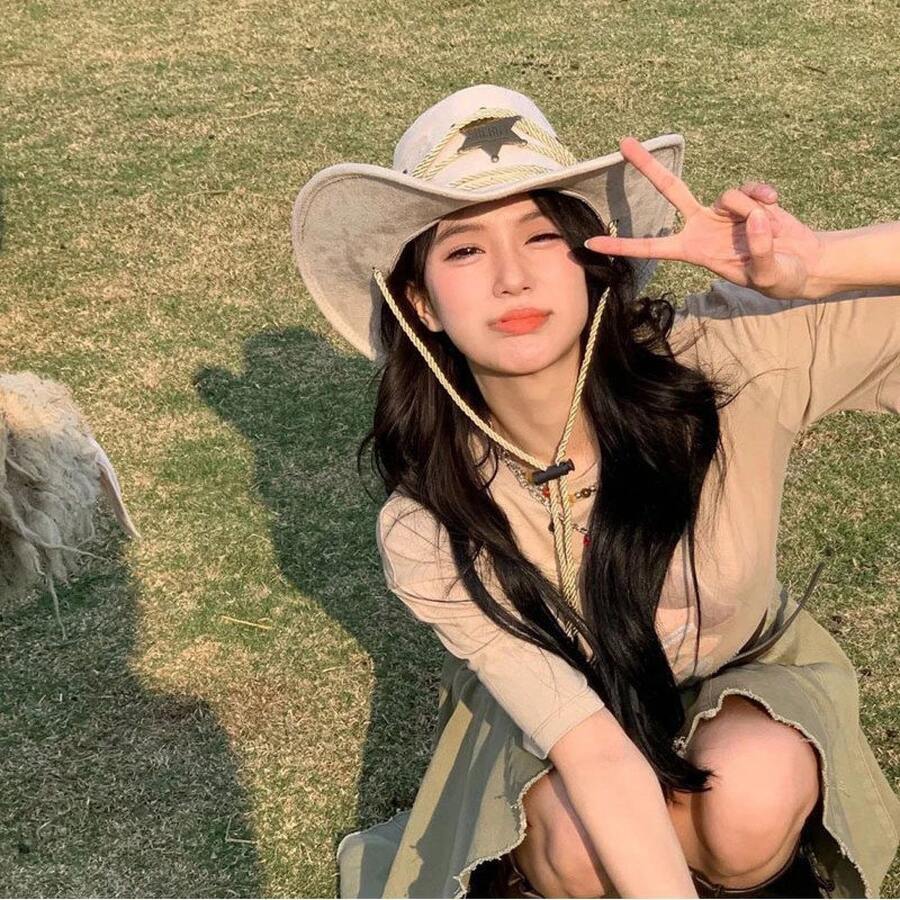 Summer Couple's Wide-Brimmed Western Cowboy Hats For Sun Protection And Sun Protection, Straw Hats, Wide-Brimmed Top Hats, Suede Velvet With Windbreak Ropes - White - View 1