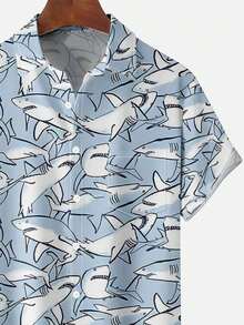 Camisa de manga corta con botones y estampado digital 3D de tiburón oceánico para hombres de talla grande - Celeste - Ver 4