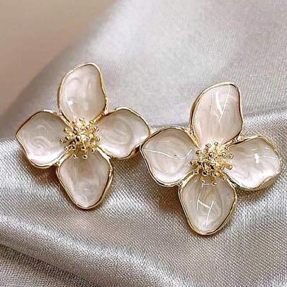 1pc Vintage French Exaggerated Daisy Flower Drop Earrings, Women's High-End Luxury Delicate Elegant Celebrity Style Ear Accessories