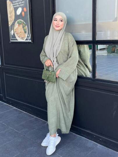 Elegant Green Long Abaya Dress, Regular Sleeves And Pockets With Belt, Suitable For Everyday Style Eid Spring