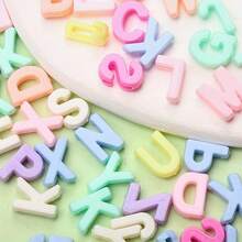 100 piezas de abalorios espaciadores de acrílico con letras del abecedario inglesas de 13*5mm en colores variados para hacer joyas DIY, como pulseras, pendientes, collares, cadenas de suéter, brazaletes, llaveros, adornos de teléfono móvil, un regalo ideal para fiestas y joyería