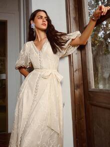 女士夏季新款优雅刺绣V领装饰纽扣长裙，适合婚礼宾客、派对、毕业典礼、7月4日、生日等场合。 - 杏色 - 查看 5