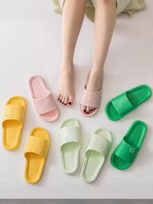 Dép đi trong nhà hình gấu hoạt hình dễ thương, chất liệu EVA, phù hợp cho nữ, đế mềm mại, lý tưởng để sử dụng trong nhà, phòng tắm. #BánChạyNhất #BánChạyNhanh. Thoải mái khi sử dụng trong nhà. Có nhiều màu sắc. Phù hợp cho cả nam và nữ, đi làm và mặc thường ngày. Thích hợp cho mọi mùa. Dùng cho bãi biển, kỳ nghỉ, ở nhà. Nhẹ và thoáng khí, không gây khó chịu cho chân. - Hồng - Xem 5