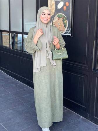Elegant Green Long Abaya Dress With Regular Sleeves, Pockets And Belt, Suitable For Everyday Style