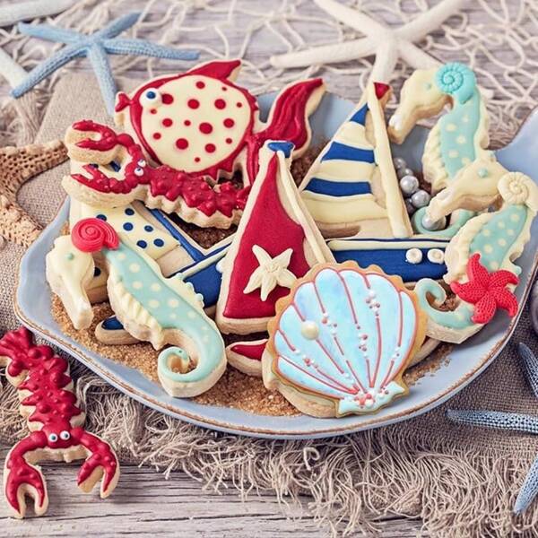 12pcs Mini Ocean Series Cookie Cutters, Stainless Steel Mermaid, Turtle, Dolphin, Lobster, Whale, Crab, Shell, Starfish, Shark, Seahorse Shaped Fondant Molds, Kids Birthday Cake Decorations