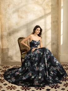 Faeriesty فستان سهرة رسمي مطبوع بالأزهار مع تجعيد أمامي وتعقيد خلفي وبدون أكتاف من طراز Faeriesty