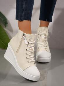 2025 Novo Tênis de Lona Branco de Plataforma Casual Tipo Cunha para Primavera/Outono, Sapatos Estudantis de Elevador Plano para Mulheres