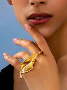 1 pieza Anillo creativo y único con diseño de hoja de apariencia metálica para usar en dos dedos, adecuado para uso diario y vacaciones para mujeres
