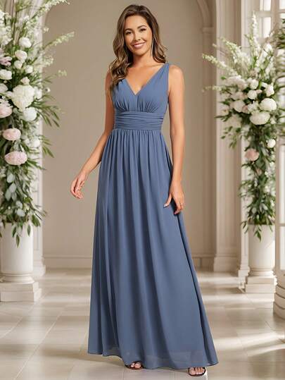 EVERPRETTY 优雅雪纺V领无袖褶皱长款正式石板蓝伴娘礼服，适合春夏婚礼宾客、毕业典礼等场合。