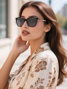 Lunettes de soleil polarisées style œil de chat pour femmes, monture en métal rétro mode, style classique, décoration pour les sports de plein air, la randonnée, les voyages, la plage, la conduite, la pêche, protection UV d'été, tenue de sortie, vacances à et cadeau pour la famille et les amis