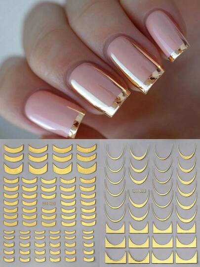 Conjunto de 2 adesivos dourados para unhas com efeito francesinha, em metal espelhado, com listras. Fita adesiva para decoração de unhas e acessórios para manicure.