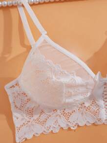 Lingerie sexy, ensemble de lingerie blanche romantique, design de string sexy, stimuler une imagination et une passion illimitées, montrer une atmosphère romantique