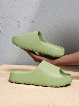 Nieuwe EVA-pantoffels voor heren in de zomer, minimalistische, veelzijdige, casual, lichtgewicht en comfortabele effenkleurige slippers, zachte buitenzool en groene strandsandalen, House