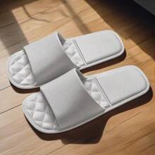 Papuci de hotel simpli și ușori, dintr-o singură bucată, cu design geometric de masaj pe branț, ușori, confortabili, antiderapanți, rezistenți la mirosuri, potriviți pentru casă, dormitor, duș, călătorii, naveta, cămin, duș dublu, înapoi la școală, obligatorii pentru sezonul de absolvire!