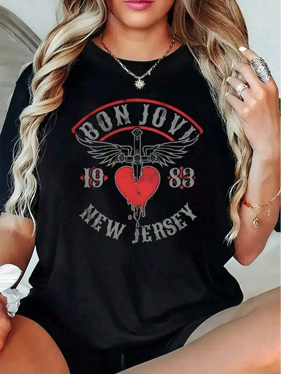 100% Cotton Women's Plus-Size Bon Jovi Graphic Tee-Casual Black Short Sleeve T-Shirt With Winged Heart Design, 100%, Machine Washable, Rock Band Merch For Fans, Casual Wear Summer T-Shirt For Women # Printed T-Shirts 2025 Fashion New T-Shirts Street Culture Popular Letter T-Shirt - 黑色 - 查看 1