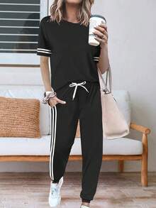 Bộ đồ thể thao mùa hè dành cho nữ, gồm áo ngắn tay kẻ sọc và quần ống rộng có túi bên hông, thích hợp mặc ở nhà hoặc dạo phố. Màu đen. - màu đen - Xem 2