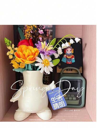 1 Bình gốm trang trí nhân vật hoạt hình. Bình gốm màu be này có thiết kế hiện đại với cấu trúc hình ngón tay cái độc đáo, thích hợp để cắm hoa. Đây là bình hoa gốm tráng men tuyệt vời để sử dụng trong phòng khách, phòng ăn hoặc quán cà phê. Đây là món quà thời trang và nâng cao tinh thần phù hợp cho cả nam và nữ.