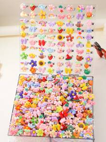 Paquete de 50 pinzas de pelo para niñas con diseños variados de frutas, animales, flores, arcoíris, estrellas y coronas. Accesorios de moda versátiles, aptos para uso diario.