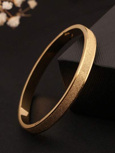 1 件不锈钢 18K 镀金光滑哑光椭圆形按扣袖口手链，简约创意时尚，适合女性日常、工作、派对穿着，可作为女友/闺蜜礼物