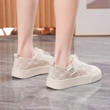 Nouvelles baskets polyvalentes en dentelle respirante, chaussures de sport casual, chaussures de skate, chaussures pour étudiants, chaussures de couleur beige, chaussures d'été pour femmes