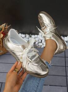 2025 Nuova moda primavera/autunno, scarpe casual da donna stile ballerina minimal versatili, con lacci a fiocco e colori macaron, di nicchia e sportive