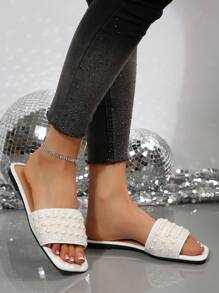 1 par de sandalias planas con aplicaciones de perlas para mujer de talla grande, elegantes y versátiles, de slip-on, antideslizantes y duraderas, aptas para el hogar, caminatas al aire libre, uso casual, vacaciones en la playa, lindas sandalias tipo chanclas de punta abierta, minimalistas, hermosas, color blanco, sandalias planas casuales