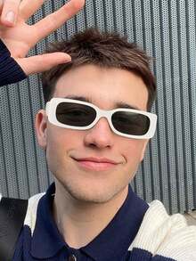 1件男士休闲黑色长方形时尚T恤，适合度假、外出和日常穿着。 - 彩色 - 查看 2