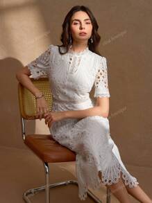 Elegant Back Zipper Round Neck Splicing Floral Lace Slim Fit Luxurious Midi Dress For Women