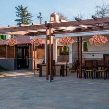 Artificial Hanging Flowers In Basket Outdoor Indoor Patio Lawn Garden Decor Hanging Basket With 12inch Coconut Chain Flowerpot (Red)