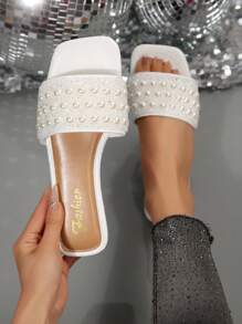 1 par de sandalias planas con aplicaciones de perlas para mujer de talla grande, elegantes y versátiles, de slip-on, antideslizantes y duraderas, aptas para el hogar, caminatas al aire libre, uso casual, vacaciones en la playa, lindas sandalias tipo chanclas de punta abierta, minimalistas, hermosas, color blanco, sandalias planas casuales
