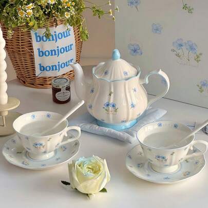 1 套蓝色碎花兔陶瓷茶壶、杯子和碟子餐具套装，法国复古风格碎花兔咖啡壶、杯子和碟子饮料套装，适用于餐厅、客厅、咖啡厅