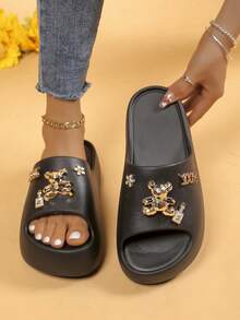 中国风卡通熊金属扣厚底拖鞋，适合沙滩、办公室和户外穿着， - 黑色 - 查看 1