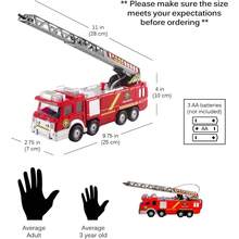 消防车玩具救援车，带旋转轮，可喷射水柱，配有灯光和警笛声，配备可伸缩梯子和泵管，可喷射水柱并移动。精致的开窗盒设计