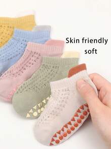 4 Paar Frühlings- und Sommerfußsocken, Babytrampolinsocken mit großer Klebefläche, rutschfeste Socken, einfarbige kurze Socken, Bootsocken, atmungsaktive und bequeme Socken, Kinderlaufsocken, süße Socken für 0-5 Jahre