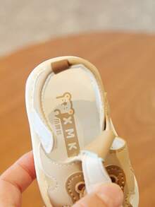 1 Pair Cute Cartoon Squeaky Shoes, Soft Bottom Comfortable Toddler Walking Shoes With Sound, Suitable For Indoor/Outdoor Baby Practice Walking, Fashionable & Minimalist Sandals - Khaki - View 5