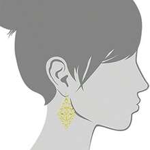 1 par de pendientes colgantes y con dije de la marca 1928 Jewelry - Pendientes colgantes de diamantes con filigrana en tono dorado de 1928 Jewelry - Ver 2