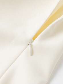 Camiseta sin tirantes de un solo color con volante en el bajo y espalda al descubierto - Beis - Ver 5